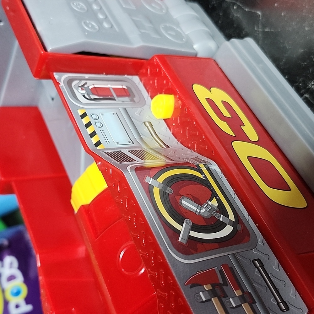 🚒LIKE NEW!🐾PAW PATROL Red Fire Truck Toy w/Marshall Pup - Picture 16 of 16